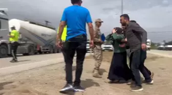 Hatay'da Motosiklet ve Tır Çarpıştı: Yaralı Genç ve Annesinin Acı Feryadı