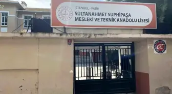 İstanbul'da 6.2 Büyüklüğündeki Deprem Sonrası İki Okul Boşaltıldı