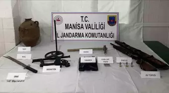 Manisa'da Kaçak Kazı Operasyonu: Tarihi Eserler ve Ruhsatsız Silahlar Ele Geçirildi