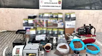 Antalya'da Bandrolsüz Tütün Ürünü Ele Geçirildi
