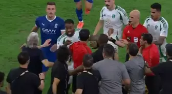 Merih Demiral Jorge Jesus'un yedek kulübesine daldı