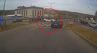 Bingöl'de Kavşakta Otomobil Kazası: Bir Yaralı