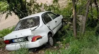 Adıyaman'da Kontrolden Çıkan Otomobil Şarampole Yuvarlandı