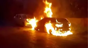 Pendik'te Park Halindeki Otomobilde Yangın Çıktı