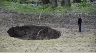 Sivas'ta Tarlada 7 Metre Çapında Obruk Oluştu