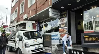 Sultangazi'de Tabela Montajı Yapan İşçi Şiddetli Rüzgar Nedeniyle Hayatını Kaybetti