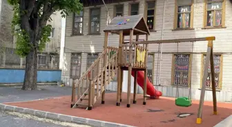 Üsküdar'daki Halil Rüştü Anaokulu, Deprem Sonrası Boşaltıldı