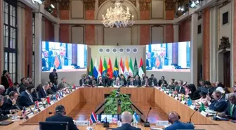 Çin Dışişleri Bakanı Wang Yi, Brezilya'da BRICS Toplantılarına Katıldı