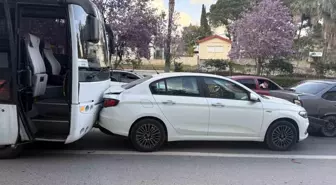 Antalya'da Zincirleme Trafik Kazası: 3 Yaralı