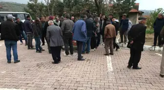 Kütahya'nın Yemişli Köyü: Depremler Sonrası Halk Evlerine Giremedi