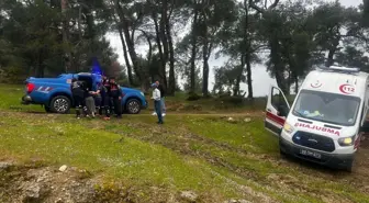Ambulans Çamura Saplandı, Jandarma Ekipleri Kurtardı