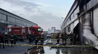 Diyarbakır'da Oto Sanayi Sitesinde Yangın: 4 Dükkan Yandı