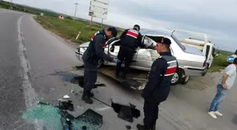 Edirne'de Kontrolden Çıkan Otomobil Devrildi: Sürücü Yaralandı