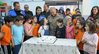 Emniyet Müdürü'nden Öğrenciye Doğum Günü Sürprizi