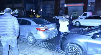 İzmir'de Trafik Kazası: 3 Araç Hasar Gördü, 1 Yaralı