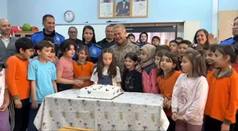 Iğdır Emniyet Müdürü'nden Öğrenciye Sürpriz Doğum Günü Ziyareti