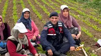 Jandarmadan 1 Mayıs'ta Tarla Kadınlarına Ziyaret