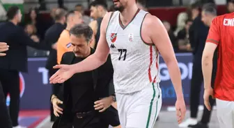 Karşıyaka'nın Yıldızı Muhsin Yaşar, Nisan Ayının En İyi Oyuncusu Seçildi