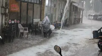 Kula'da Dolu ve Sağanak Yağış Hayatı Olumsuz Etkiliyor