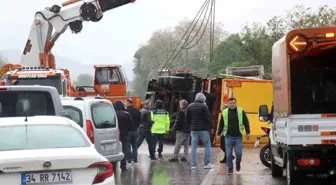 Anadolu Otoyolu'nda TIR Devrildi, Trafik Kapatıldı