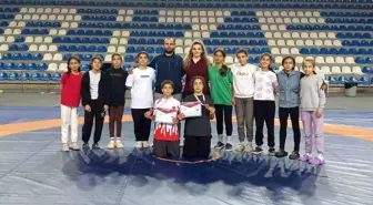 Salihli Sporcuları Güreş Türkiye Birinciliği'nde Başarı Elde Etti