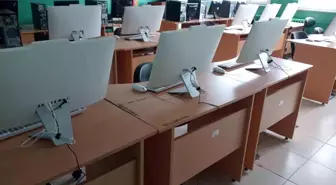 Posof Öğrencilerine Hemşehrilerinden Bilgisayar Desteği