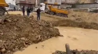 Sultangazi'de İnşaat Çalışmasında Su Borusu Patladı