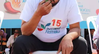 Kumluca Tarım ve Seracılık Festivali'nde Acı Biber Yeme Yarışması Düzenlendi