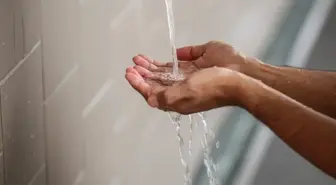 Abdest nasıl alınır? Erkek ve kadınlar için abdestin alınışı! Kadınlar için abdest nasıl alınır? Diyanet abdest alınışı tarifi...