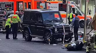 Almanya'da araç kalabalığın arasına daldı: 3'ü ağır 8 yaralı