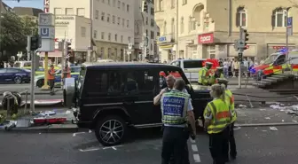 Stuttgart'ta Aracın Kalabalığa Daldığı Kaza: 3 Yaralı