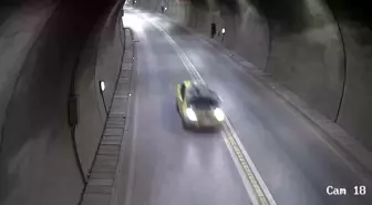 Amasya'da Taksi Sürücüsü Kaput Açılan Araçla Kazayı Önledi
