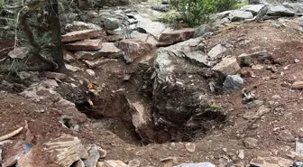 Eski vali ile emekli albay define ararken yakalandı