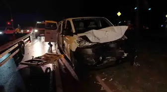 Antalya'da Tur Araçlarıyla Kaza: 6 Yaralı