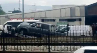 Bursa'da Yağış Kazası: Araç Durağa Daldı