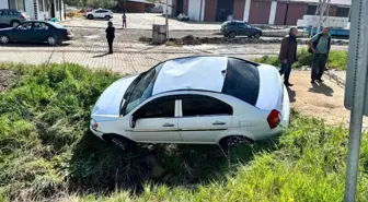 Çorum'da Menfeze Düşen Otomobilin Sürücüsü Yaralandı