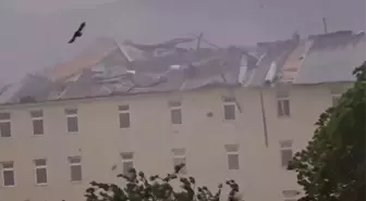 Fırtınada çatının uçması kamerada