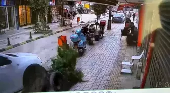 Hatay'da Otomobil Kaldırıma Çıktı, Maddi Hasar Oluştu