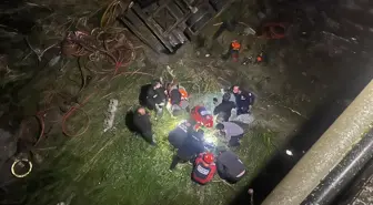 Muğla'da Freni Boşalan Kamyonet Eşen Çayı'na Devrildi