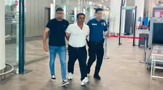 Interpol'ün Kırmızı Bültenle Aradığı Aydın Papatya Havalimanında Yakalandı