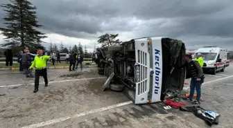 Isparta'da Yolcu Midibüsü Kaza Yaptı: 16 Yaralı