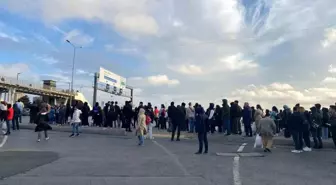 Beylikdüzü Metrobüs Son Durağında Uzun Bekleyiş