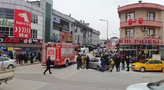 Düzce'de Otomobil Yangınına Esnaf Müdahale Etti