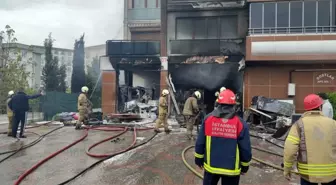Pendik'te Spotçu Mağazasında Yangın Çıktı