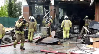 Pendik'te Spotçu Mağazasında Yangın Çıktı