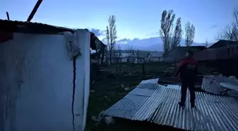 Sarıkamış'ta Fırtına: Okul ve 7 Ev Hasar Gördü