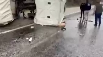 Sivas'ta Sağanak Yağış Kamyonu Devirdi: Sürücü Yaralandı