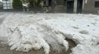 Uşak'ta Sağanak ve Dolu Yağışı Hayatı Olumsuz Etkiledi