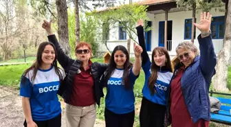 Tazelenme Üniversitesinin yaşlı öğrencileri bocce ile tanıştı