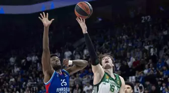 A. Efes, Panathinaikos'u Geçerek Seriyi Eşitledi